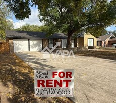5614 E Rolling Ridge Dr in San Antonio, TX - Building Photo