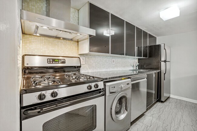 83 Montgomery St in Jersey City, NJ - Building Photo - Building Photo