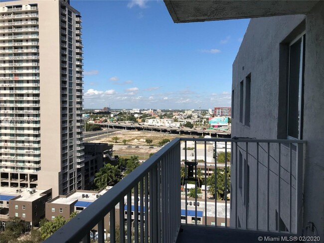 850 N Miami Ave, Unit 1710 in Miami, FL - Building Photo - Building Photo