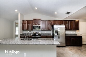 9725 Sage Creek Dr in Ruskin, FL - Building Photo - Building Photo