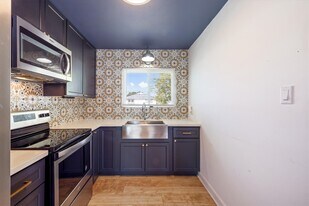 370 Ling St in Bayou Vista, TX - Building Photo