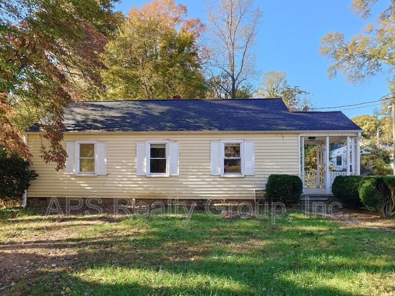 3654 Yale Ave in Winston-Salem, NC - Foto de edificio