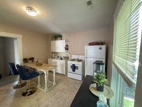 906 1/2 S Mulberry St, Unit 906 and a half in Troy, OH - Building Photo - Building Photo