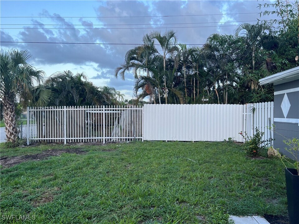 3504 Lantana St in Ft. Myers, FL - Building Photo