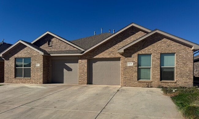 2121 N Avenue J in Lubbock, TX - Foto de edificio - Building Photo