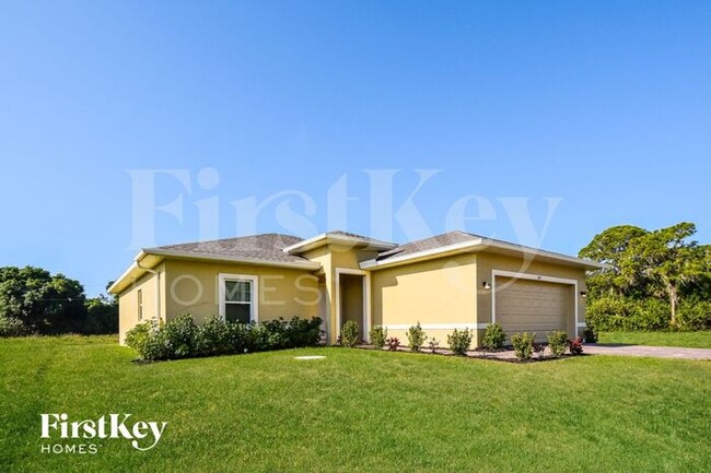 421 Sunset Rd N in Rotonda West, FL - Building Photo - Building Photo