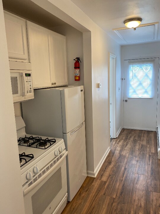 1042 Main St in Leeds, NY - Building Photo