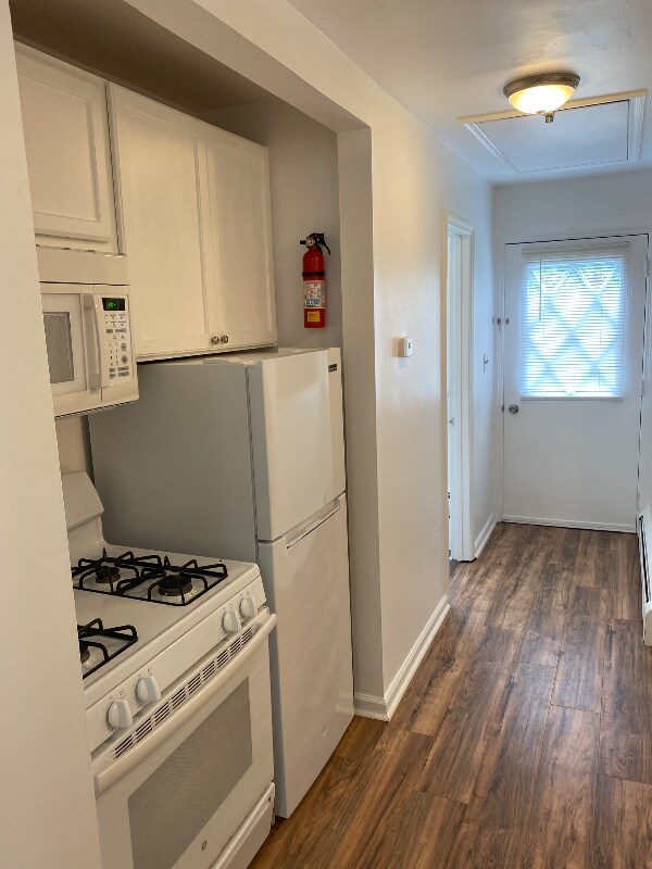 1042 Main St