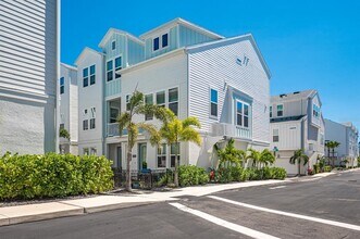 2400 Ezzell Ct in Sarasota, FL - Building Photo - Building Photo