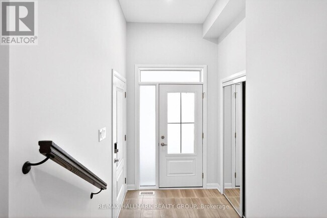 887 Eileen Vollick Cres. in Ottawa, ON - Building Photo - Building Photo