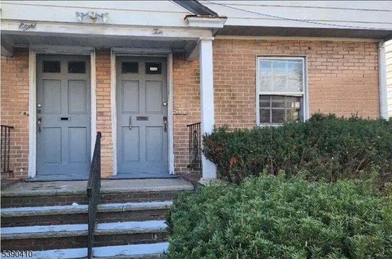 8 McGotty Pl in Irvington, NJ - Foto de edificio