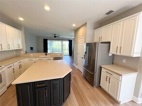 1129 Venetian Harbor Dr NE in St. Petersburg, FL - Building Photo - Building Photo
