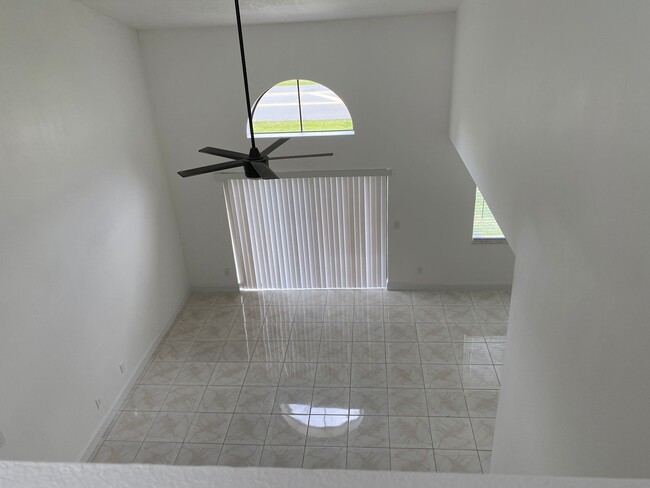 198 N Lake Ct in Kissimmee, FL - Foto de edificio - Building Photo