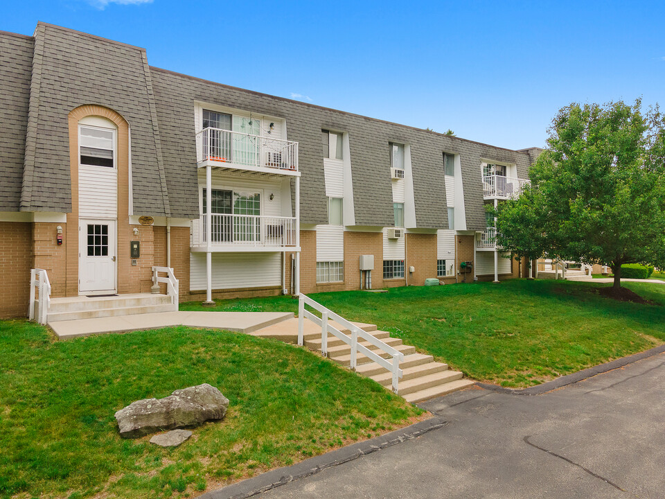 East Shore Apartment Homes in East Providence, RI - Building Photo