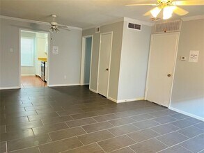 1223 Augusta Dr in Houston, TX - Building Photo - Building Photo