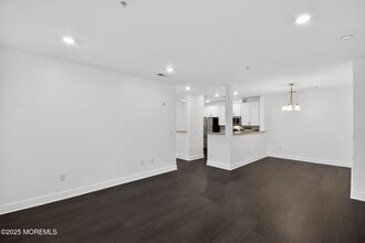 626 Marion Ln in Monroe Township, NJ - Foto de edificio - Building Photo