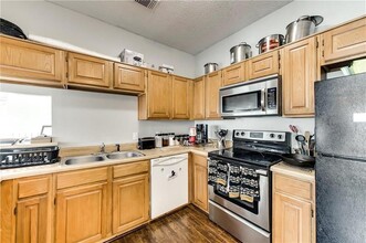 7151 Gaston Ave-Unit -1008 in Dallas, TX - Building Photo - Building Photo