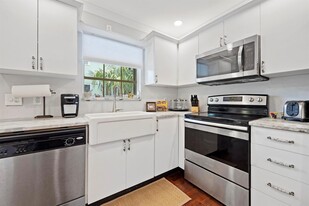 216 N Ocean Breeze, Unit Main House