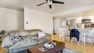 540 Pine St, Unit B in Philadelphia, PA - Building Photo - Building Photo