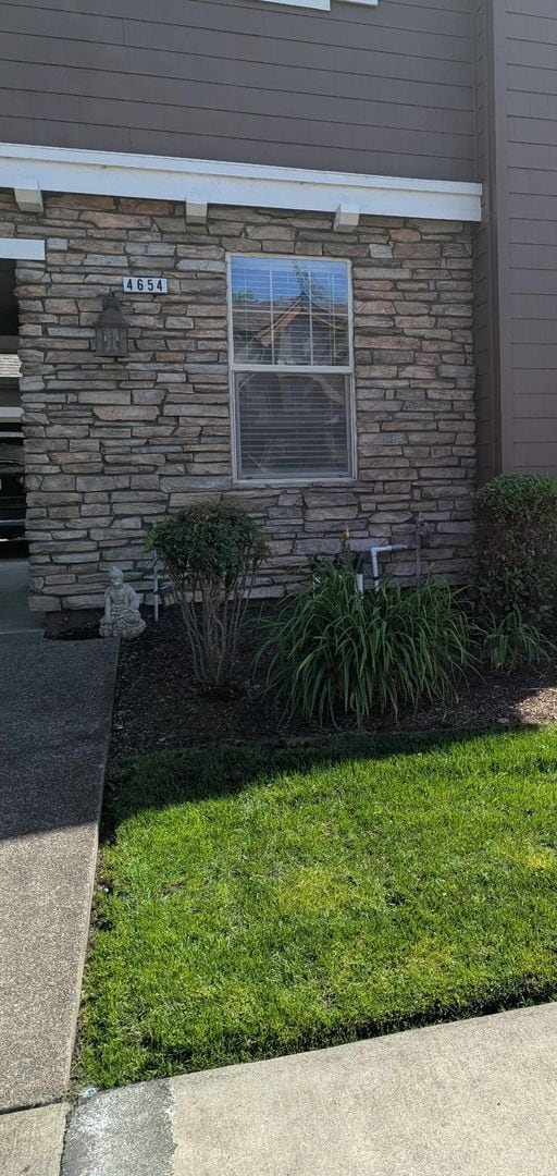 property at 4654 Summerhays Pl