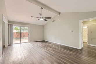 7801 Wycombe Dr in Austin, TX - Building Photo - Building Photo