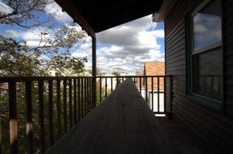 53 Hinckley St, Unit 3 in Somerville, MA - Building Photo - Building Photo