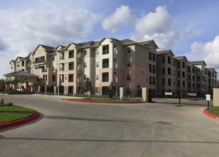 Magnolia Place Senior Apartments in Houston, TX - Foto de edificio - Building Photo