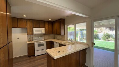 6047 Kingsbriar Dr in Yorba Linda, CA - Building Photo - Building Photo