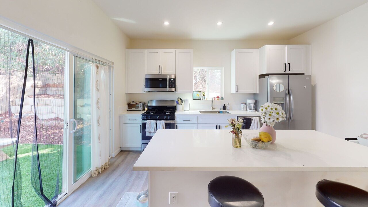 5231 Tipton St in San Diego, CA - Building Photo