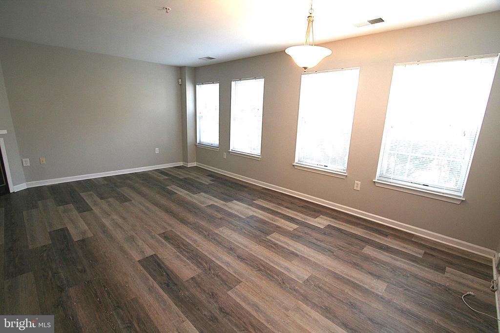 6233 Sandpiper Ct in Elkridge, MD - Building Photo