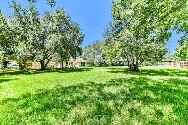 3405 E Circle Dr in Pearland, TX - Building Photo - Building Photo