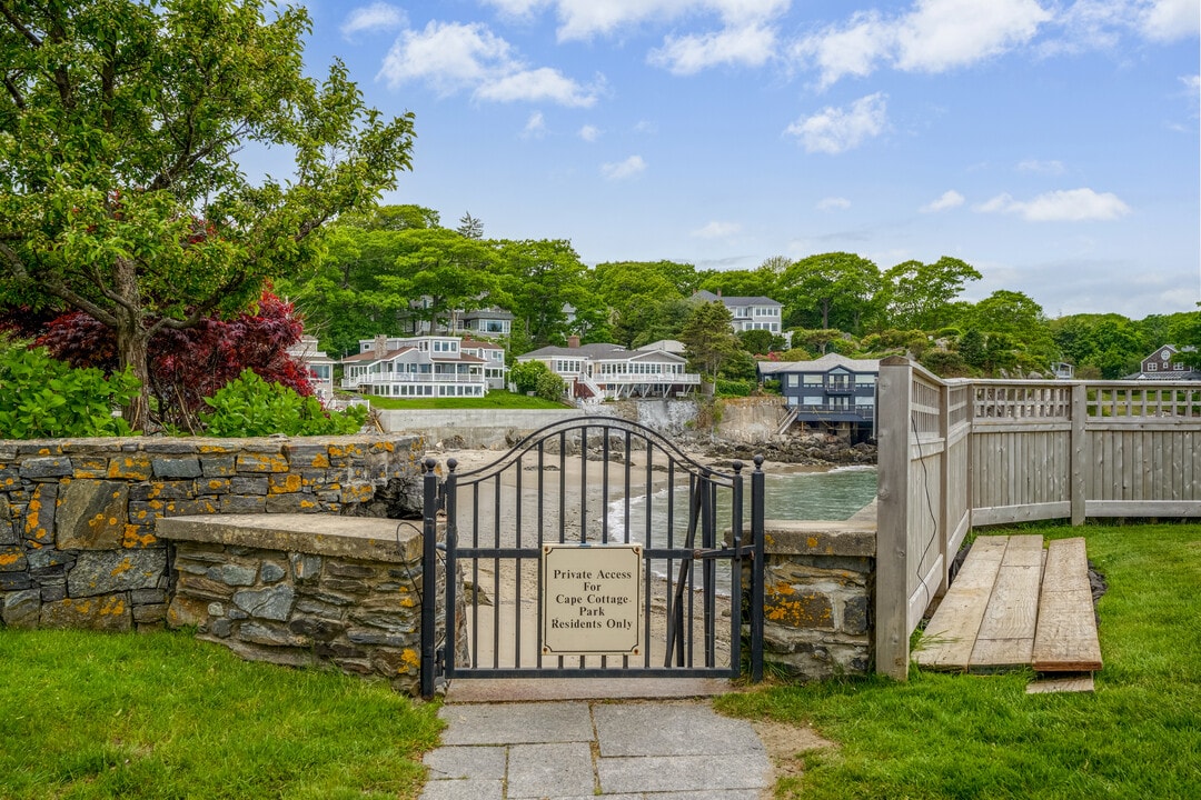2 Cottage Ln, Unit 1 in Cape Elizabeth, ME - Foto de edificio