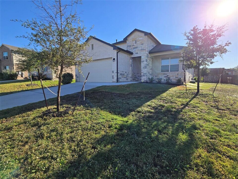 10501 Gonzales Ranger Pass in Austin, TX - Building Photo