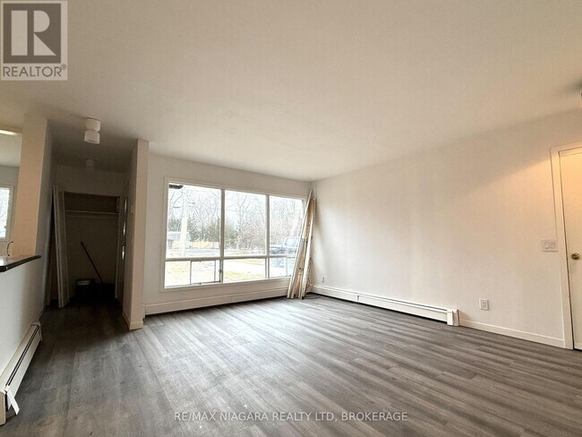 1544 Stockton Ln in Fort Erie, ON - Building Photo - Building Photo