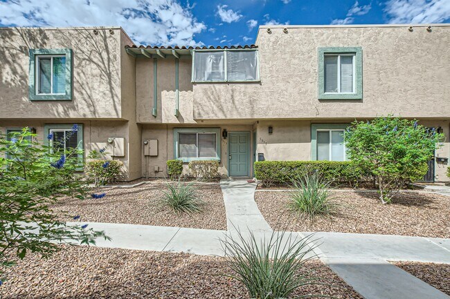 5957 Vegas Dr in Las Vegas, NV - Building Photo - Building Photo