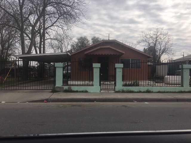 933 Texas St in Bakersfield, CA - Building Photo