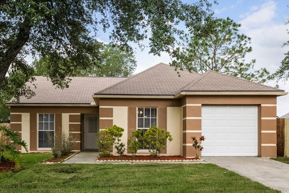 1687 Palm Leaf Dr in Brandon, FL - Building Photo