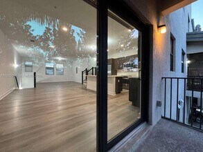 10473 NW 82nd St in Doral, FL - Building Photo - Building Photo