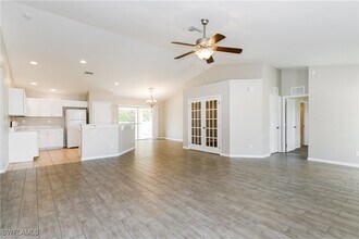 2321 NE 34th Ln in Cape Coral, FL - Foto de edificio - Building Photo