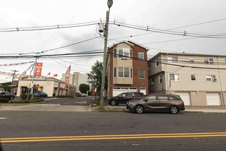 228 Mallory Ave in Jersey City, NJ - Building Photo - Building Photo