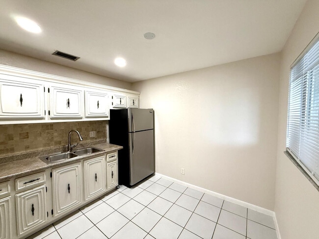 511 W Kalmia Dr in West Palm Beach, FL - Building Photo - Building Photo