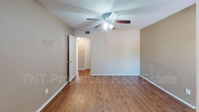 302 Manuel Dr in College Station, TX - Building Photo - Building Photo