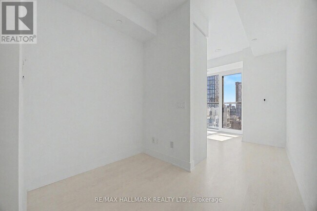 308 Jarvis St in Toronto, ON - Building Photo - Building Photo