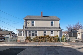 18 Loreto St, Unit 1 in Providence, RI - Foto de edificio - Building Photo