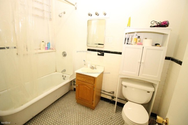 1377 Commonwealth Avenue-Unit -APT# 6-OJ in Boston, MA - Building Photo - Building Photo