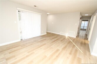 118 Manhattan Ct in Cary, NC - Building Photo - Building Photo