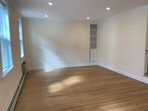 37 Auburn St, Unit 3 in Brookline, MA - Foto de edificio - Building Photo