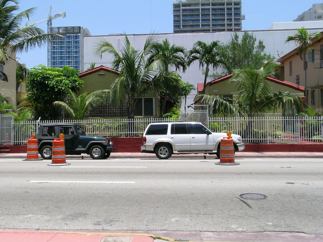 6815 Abbott Ave in Miami Beach, FL - Building Photo - Building Photo