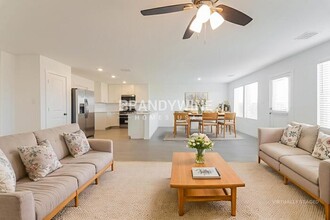 260 Backcountry Dr in Little Elm, TX - Foto de edificio - Building Photo