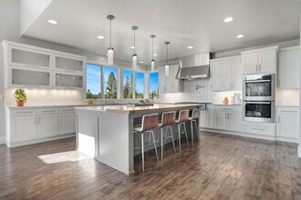 19280 Christopher Ct in Bend, OR - Building Photo - Building Photo